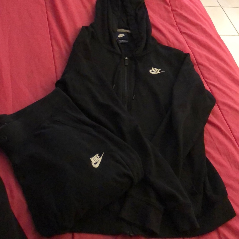 Nike sweatsuit size medium used SEND OFFER